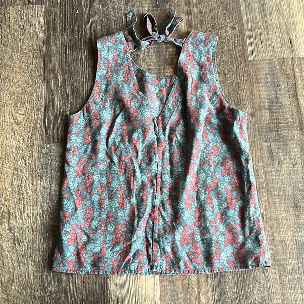 Floral Sleeveless Top - Green and Red - Picture 2 of 3